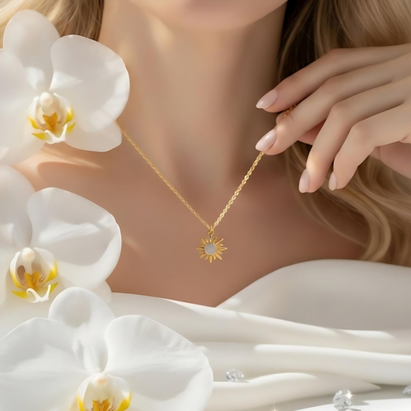 🆕️Dainty Sunburst Pendant 18K Gold Plated Stainless Steel CZ Celestial Necklace - Picture 3 of 12